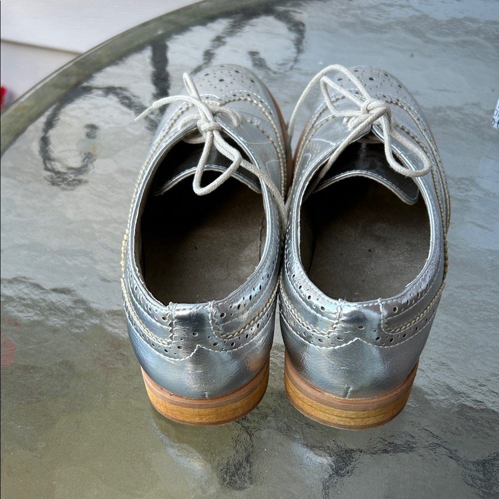 Metallic Silver Brogue Flats 8.5 Women’s - Picture 3 of 7